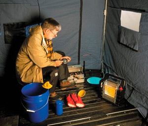 Подготовка к ночной ловле леща зимой в проруби